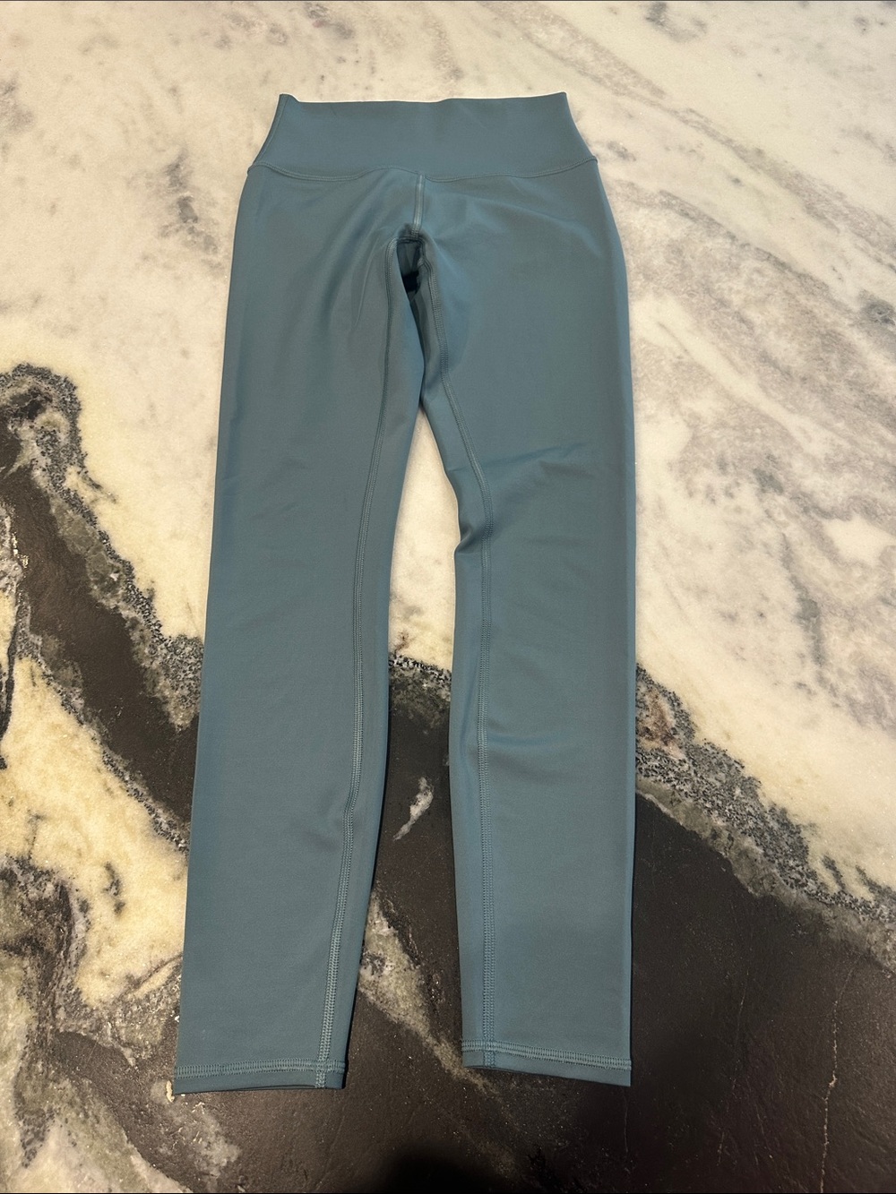 ALO size small High-Waist Active Leggings - Teal